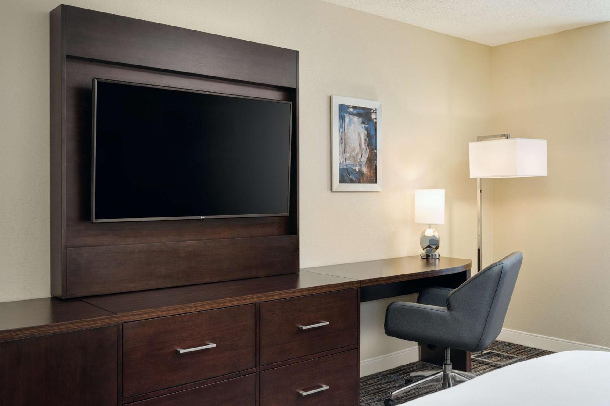 Doubletree By Hilton Greensboro Exterior photo
