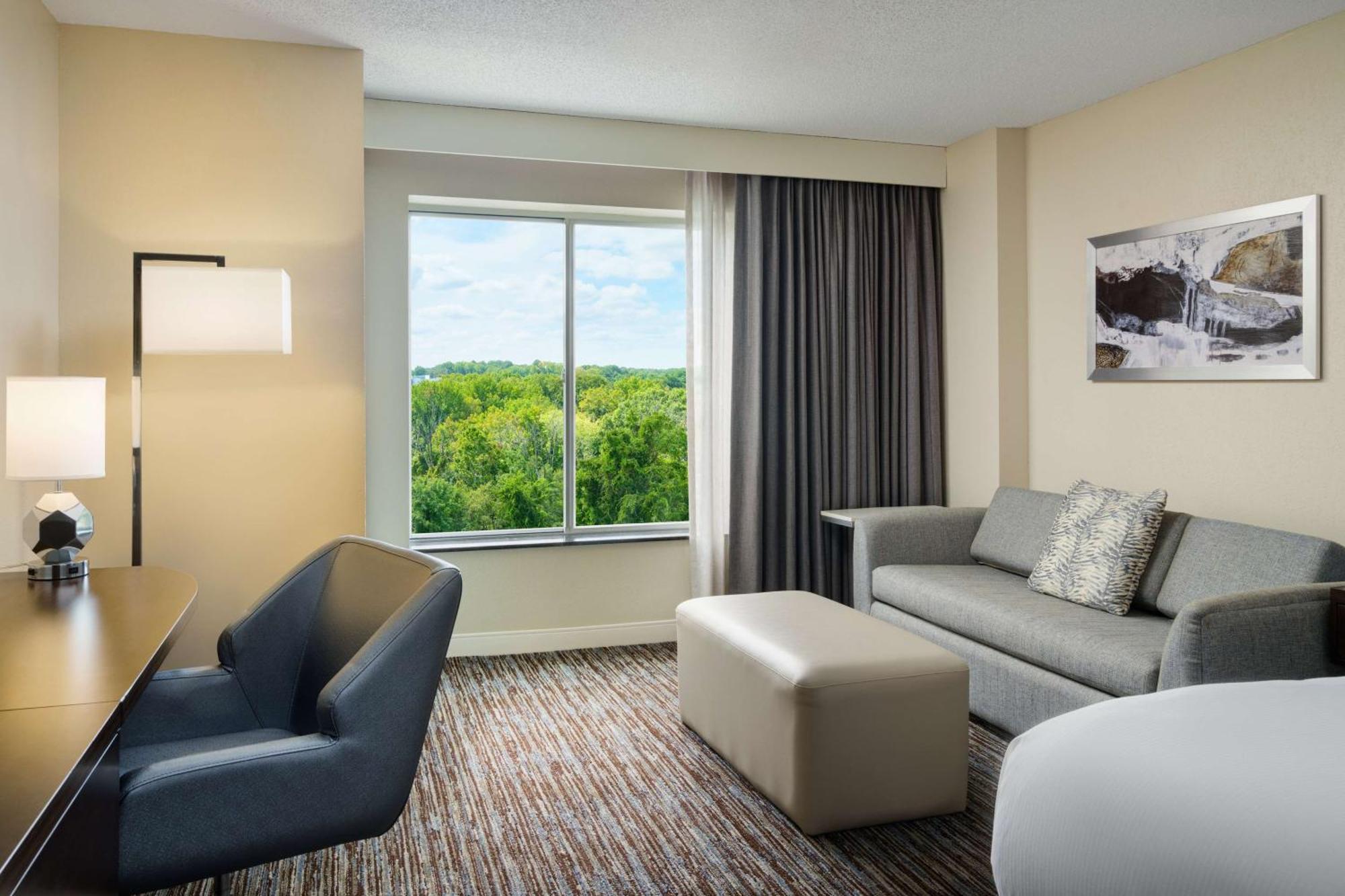 Doubletree By Hilton Greensboro Exterior photo